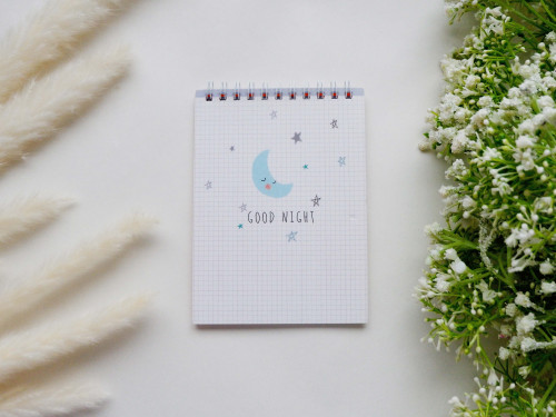 دفتر بسلك بتصميم قمر