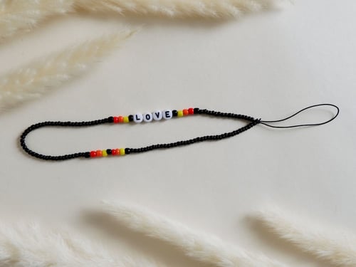 تعليقة زينة للجوال LOVE (برتقالي)