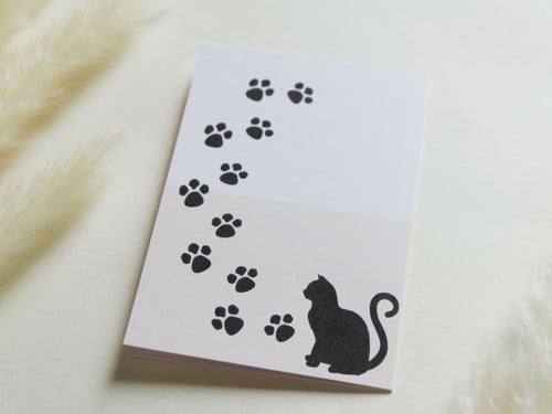 بطاقة إهداء بتصميم قط