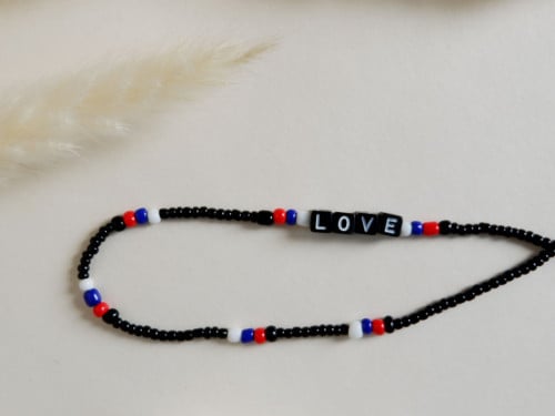 تعليقة زينة للجوال LOVE (أزرق وأحمر)