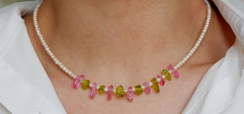 سلسال حجر تفاحي وزهري