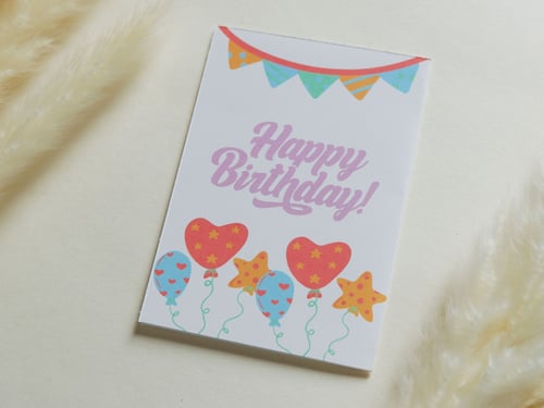 بطاقة إهداء بتصميم Happy Birthday