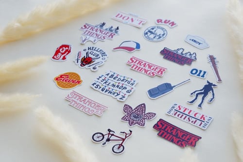 مجموعة ملصقات بتصميم Stranger Things