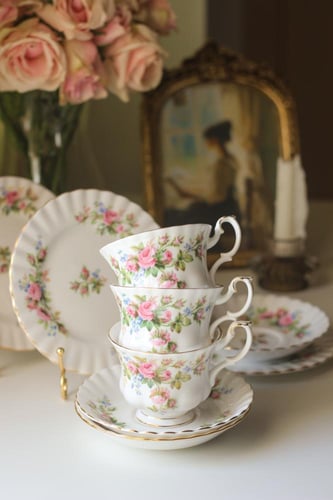 مجموعة رويال آلبرت الثُلاثية “Moss Rose “