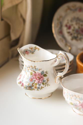 وعاء صغير راقٍ من Royal standard