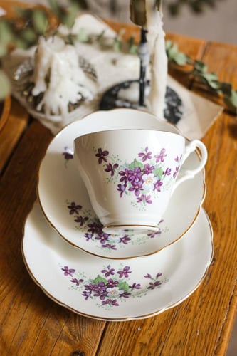 ثلاثية البنفسج الرقيّق