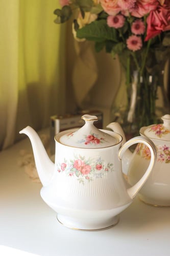 إبريق شاي أنتيك راقٍ من توقيع Royal Standard