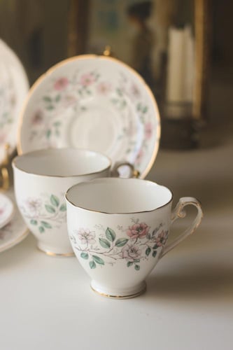 ثُلاثية رويال جرافتون بالزهور البرية الصغيرة