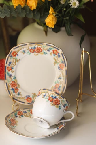ثُلاثي رويال البرت الطقم الثلاثي Antique Royal Alb...