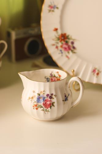 لبّانة الحليب من Royal Worcester