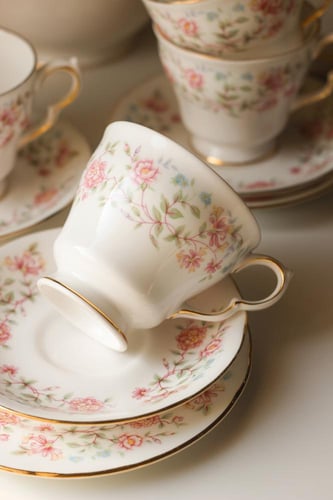 Colclough Bouquet Tea – ثلاثية الشاي الكلاسيكية