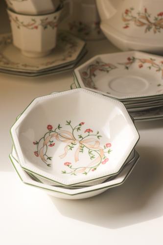 مجموعة أطباق صغيرة من Johnson Bros