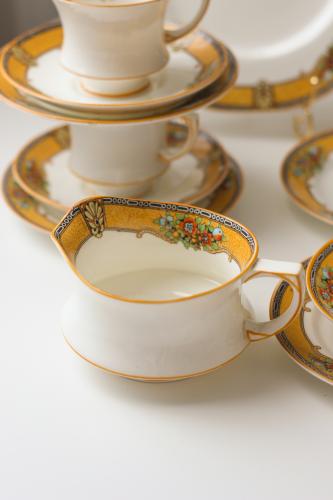 Luxury antique set from Paragon with Radford Art N...