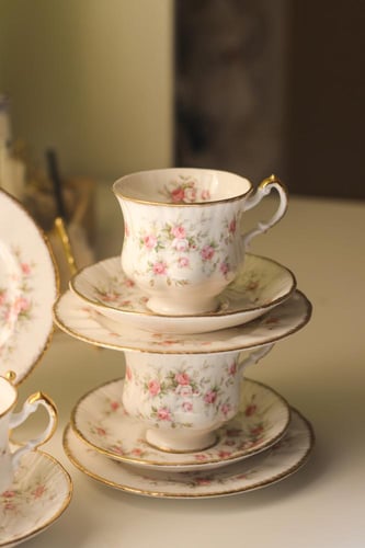 طقم شاي ثلاثي من Paragon – Victoriana Rose