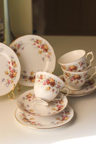 طقم شاي ثلاثي من Royal Osborne