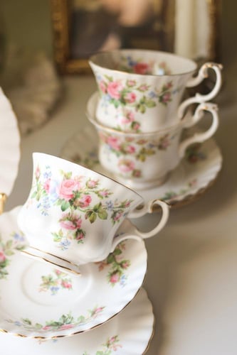 مجموعة رويال آلبرت الثُلاثية “Moss Rose “