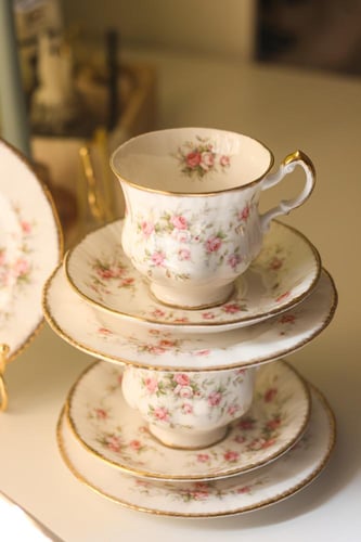طقم شاي ثلاثي من Paragon – Victoriana Rose