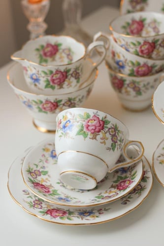 Royal Stafford ‘Rochester’ | ثلاثية زهرية إنجليزية