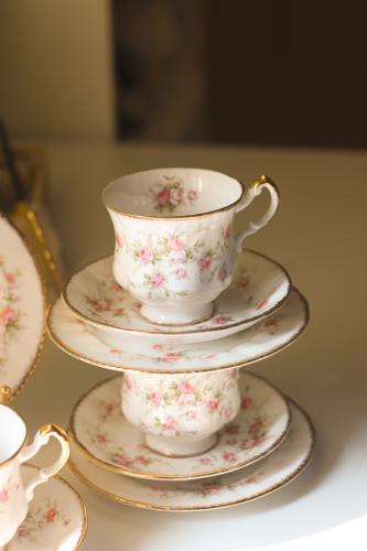 طقم شاي ثلاثي من Paragon – Victoriana Rose
