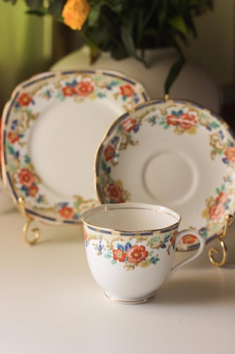 ثُلاثي رويال البرت الطقم الثلاثي Antique Royal Alb...