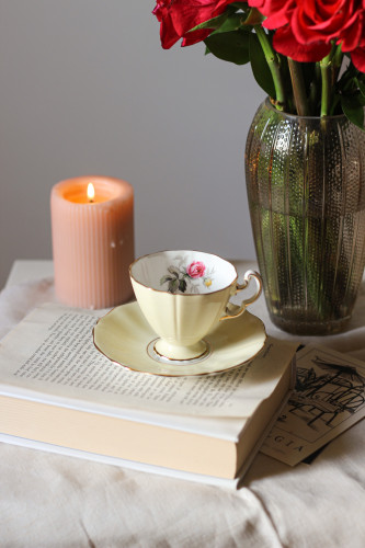 كوب قهوة بألوان الباستيل "أصفر".