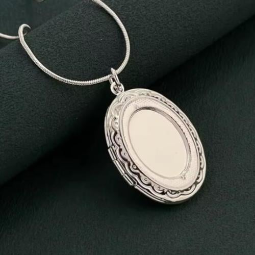 قلادة الفضة تصميم عتيق