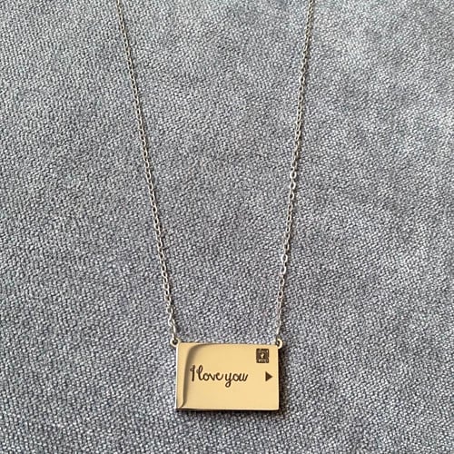 قلادة الصور المطلية | تصميم مميز