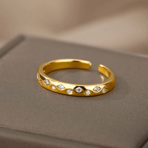 خاتم ذهبي مرصع عالي الجودة