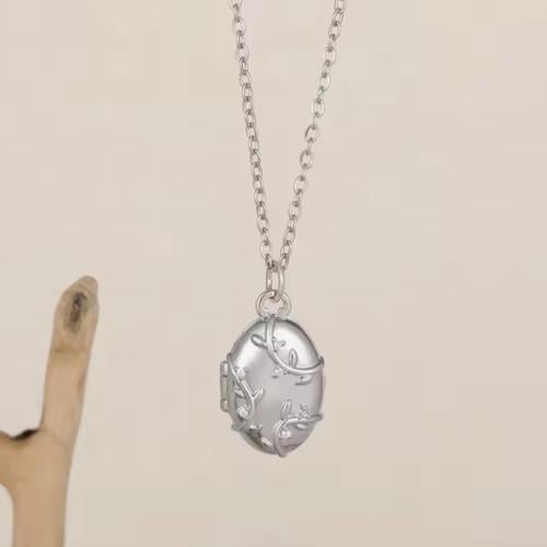 قلادة فضية مميزة | مقاومة للصدأ