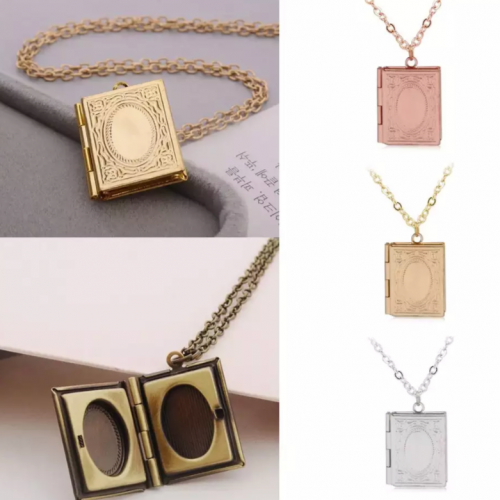 قلادة بشكل كتاب