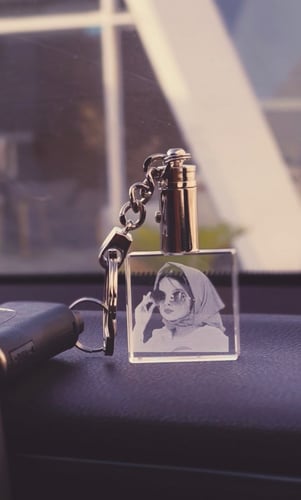 ميداليه مفتاح مربع "كريستال" مع اضاءه جميله تصميم...