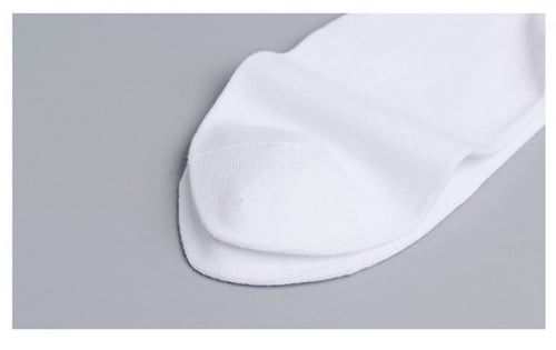 جوارب قطنيه (اللون الابيض)