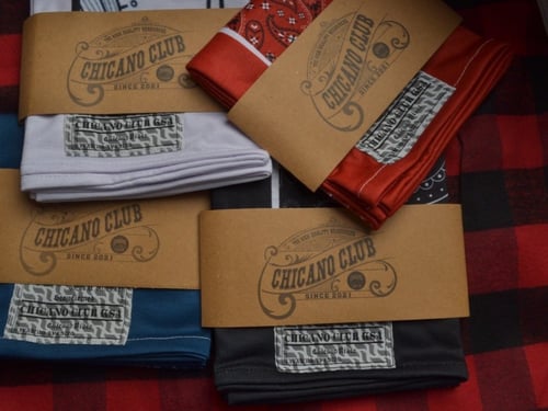 بندانا من Chicano Club KSA بالوان احمر اسود ازرق