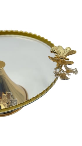 ستاند كيك دائري من الزجاج بقاعدة ذهبية استايل الفر...