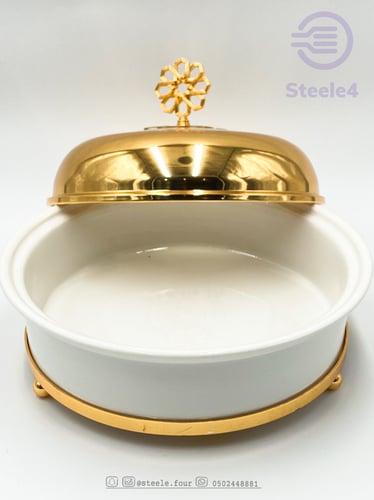 إناء من السيراميك والمعدن الذهبي البراق