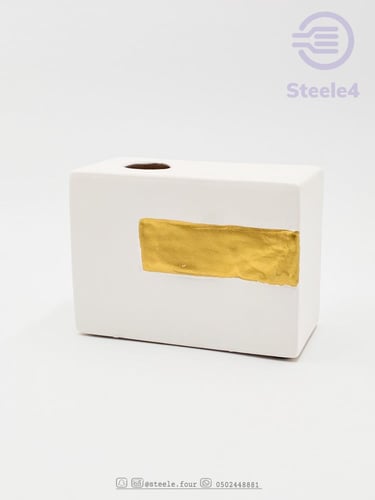 تحفه باللون الابيض له عدة اشكال