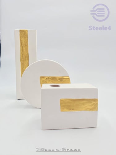 تحفه باللون الابيض له عدة اشكال