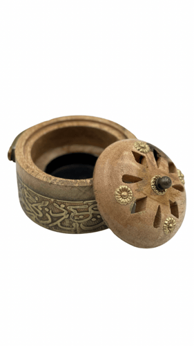 طقم خشبي فاخر من مبخره وصينيه و صندوق بزخرفة جميلة...