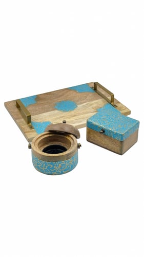 طقم خشبي فاخر من مبخره وصينيه و صندوق بزخرفة جميلة...