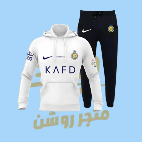 طقم بلوفر مع بنطلون بشعار النصر لون أبيض