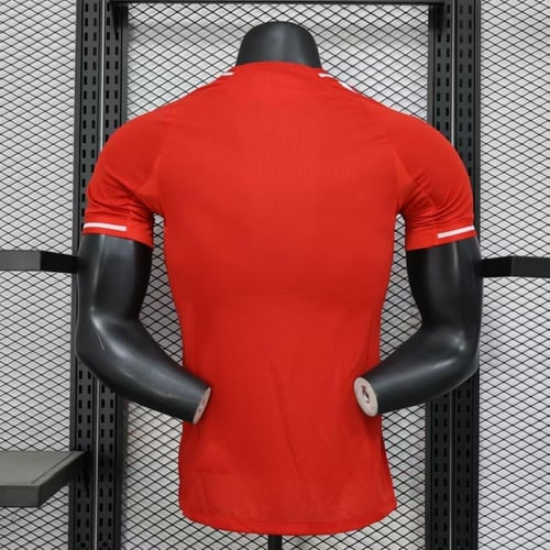 تيشيرت ليفربول الجديد 2025/2026 لون أحمر