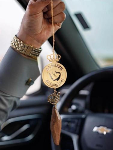 تعلقيه سيارة بشعار النصر