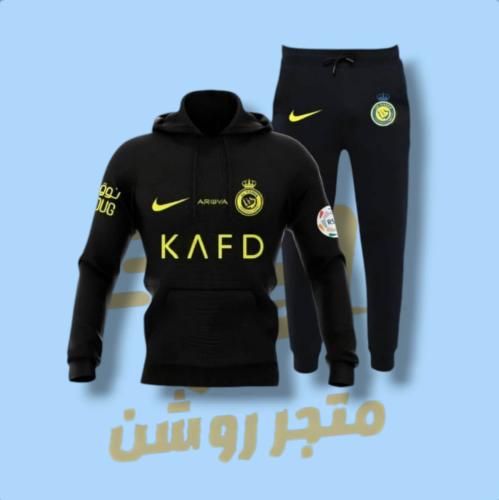 طقم بلوفر مع بنطلون بشعار النصر لون اسود