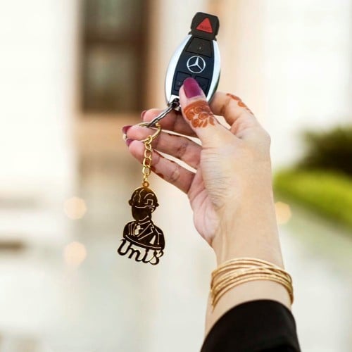 ميداليه سياره لون ذهبي