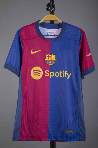 تيشيرت برشلونة الاساسي 2025 - التصميم الرسمي بجودة...