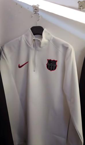 سويتر برشلونة الأبيض _ متجر روشن