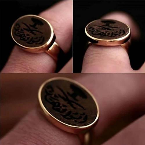 خاتم رجالي من خشب العود (بشعار المملكة) _ متجر روش...