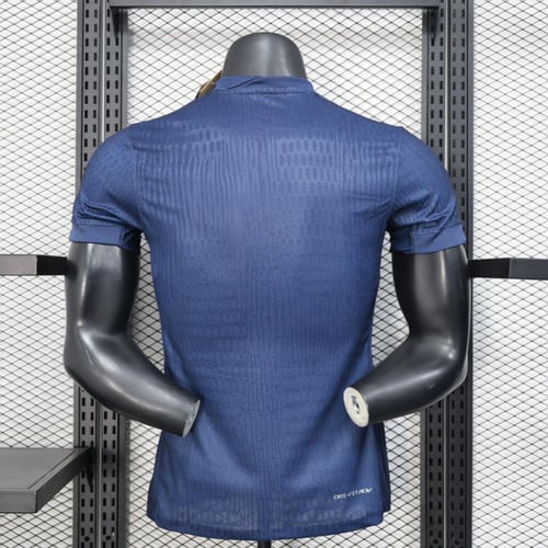 تيشيرت باريس سان جيرمان 2025-2026 تصميم رسمي أنيق