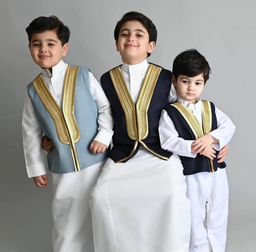 سديري أطفال بتصميم البشت للعيد