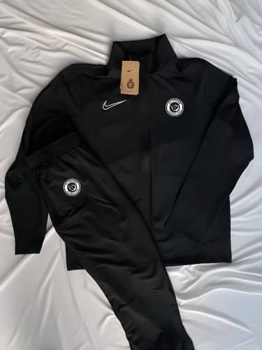 طقم النصر الشتوي جاكيت مع بنطلون لون أسود 2026